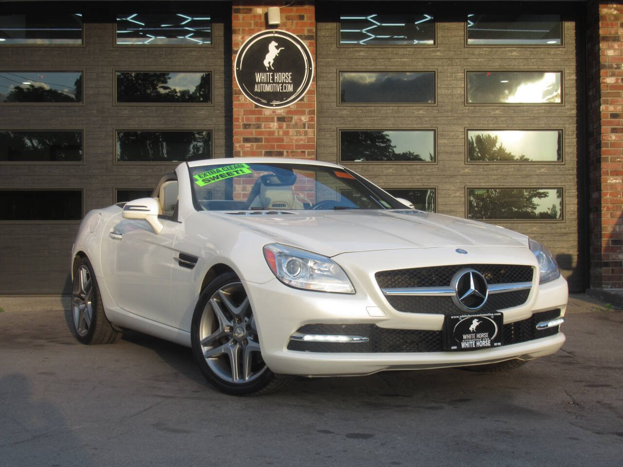Used 2016 Mercedes-Benz SLK 300 image 1