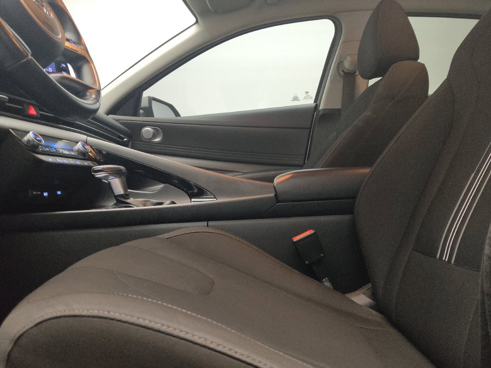 Used 2021 Hyundai Elantra SEL w/ Convenience + Premium Package FWD image 17