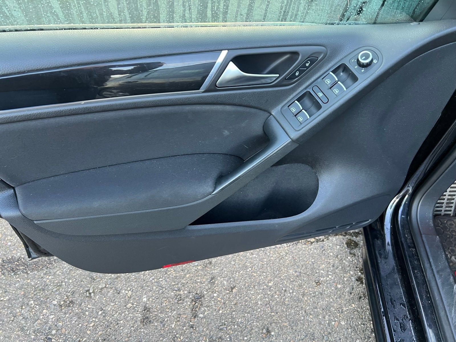 Used 2010 Volkswagen GTI 4-Door image 9