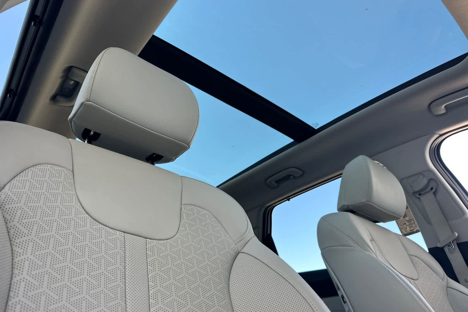 Used 2023 Kia Sorento SX Prestige w/ Panoramic Sunroof Package AWD/4WD image 17