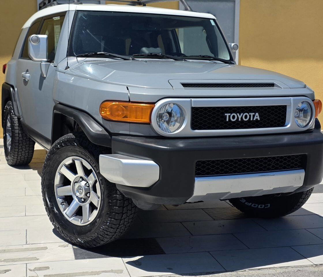 Used 2014 Toyota FJ Cruiser 4WD w/ Upgrade Package image 3