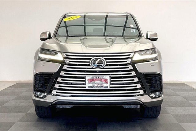 Used 2022 Lexus LX 600 4WD w/ Luxury Package image 2