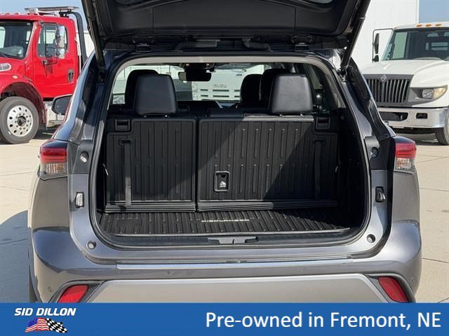Used 2022 Toyota Highlander Platinum AWD/4WD image 5