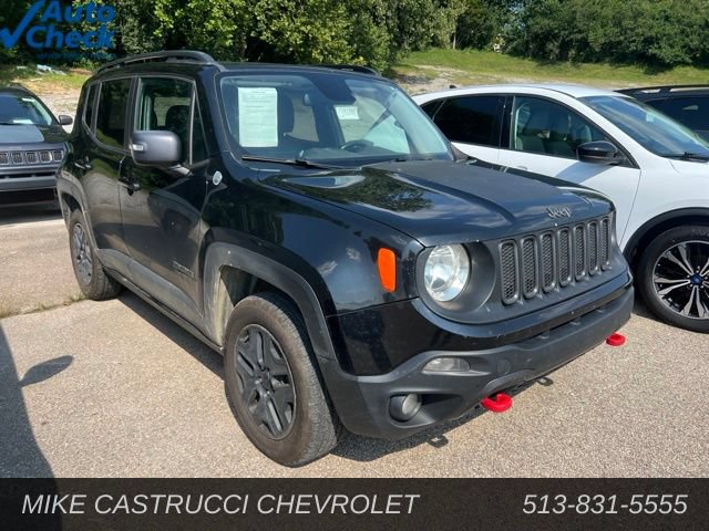 Used 2017 Jeep Renegade Trailhawk AWD/4WD image 2