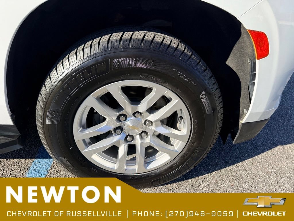 Used 2022 Chevrolet Suburban LT RWD image 34