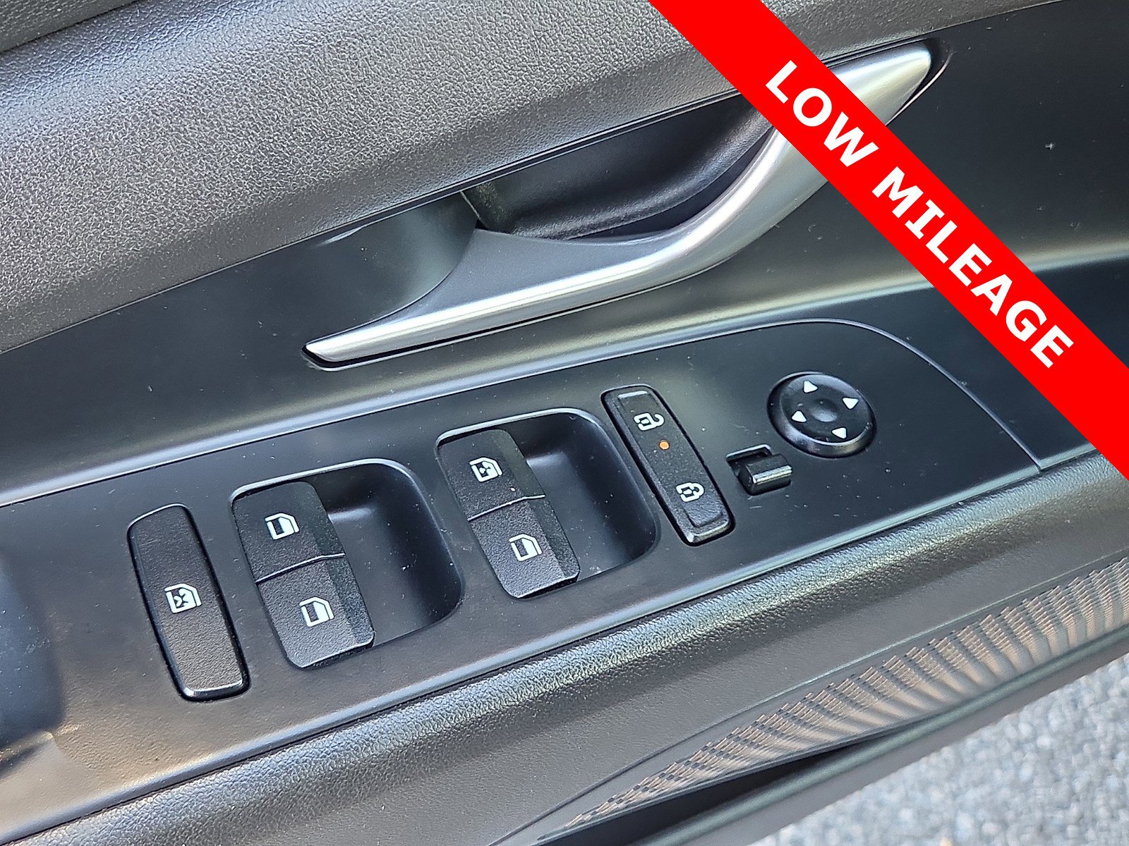 Used 2024 Hyundai Elantra SEL image 13