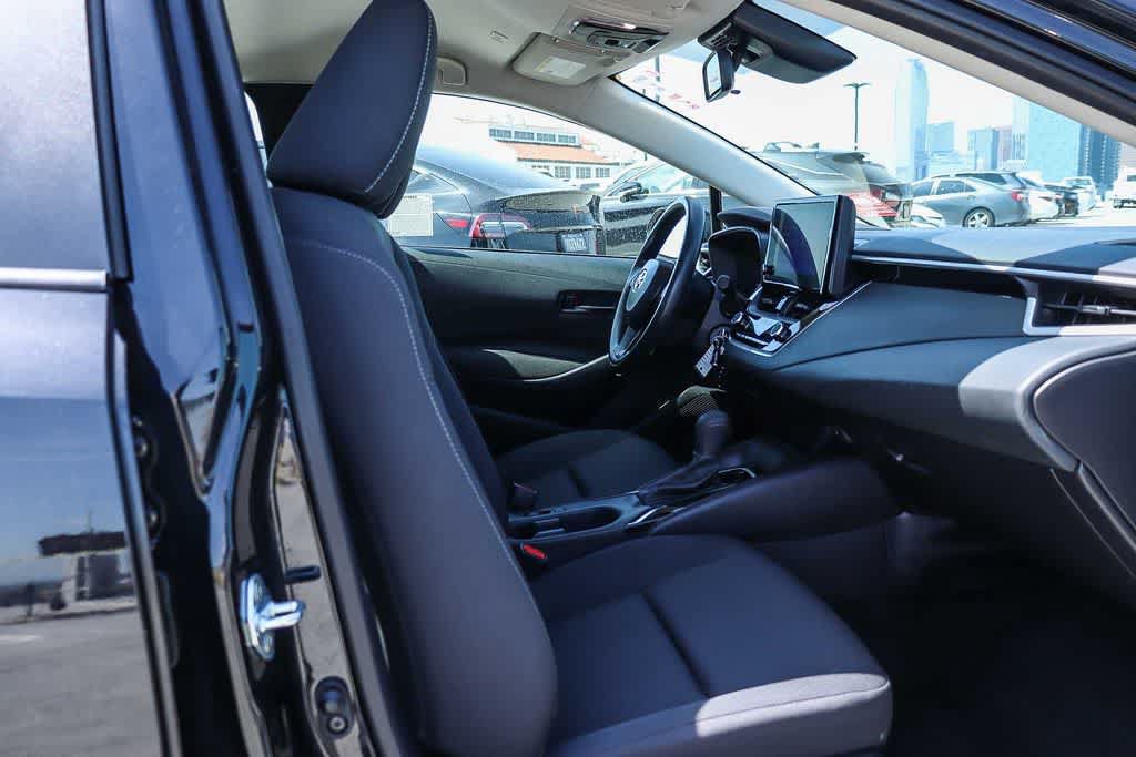Used 2025 Toyota Corolla LE FWD image 16