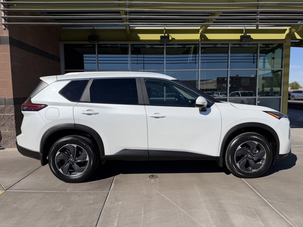 Used 2026 Nissan Rogue SV FWD image 9