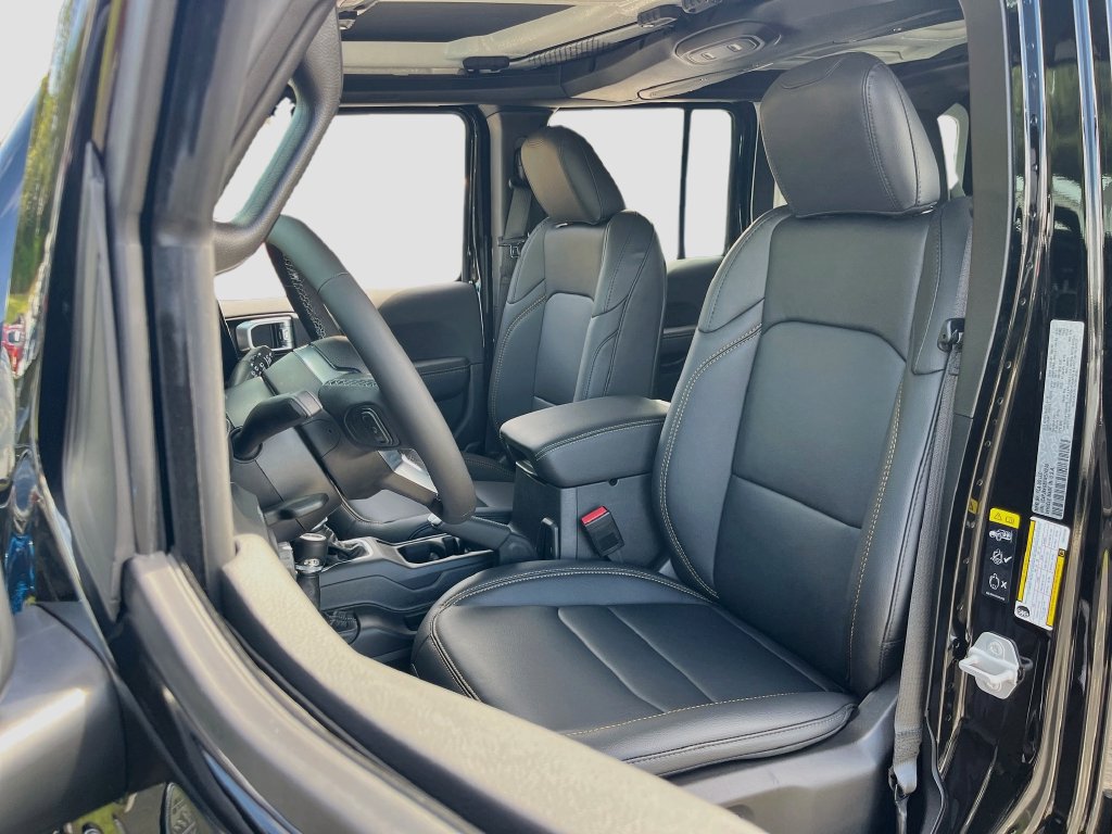 New 2027 Jeep Wrangler Unlimited Sahara AWD/4WD image 18