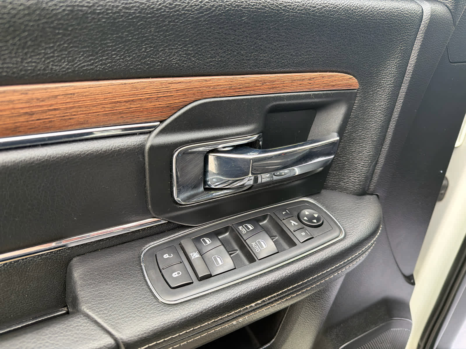 Used 2017 RAM 2500 Laramie w/ Snow Chief Group image 18