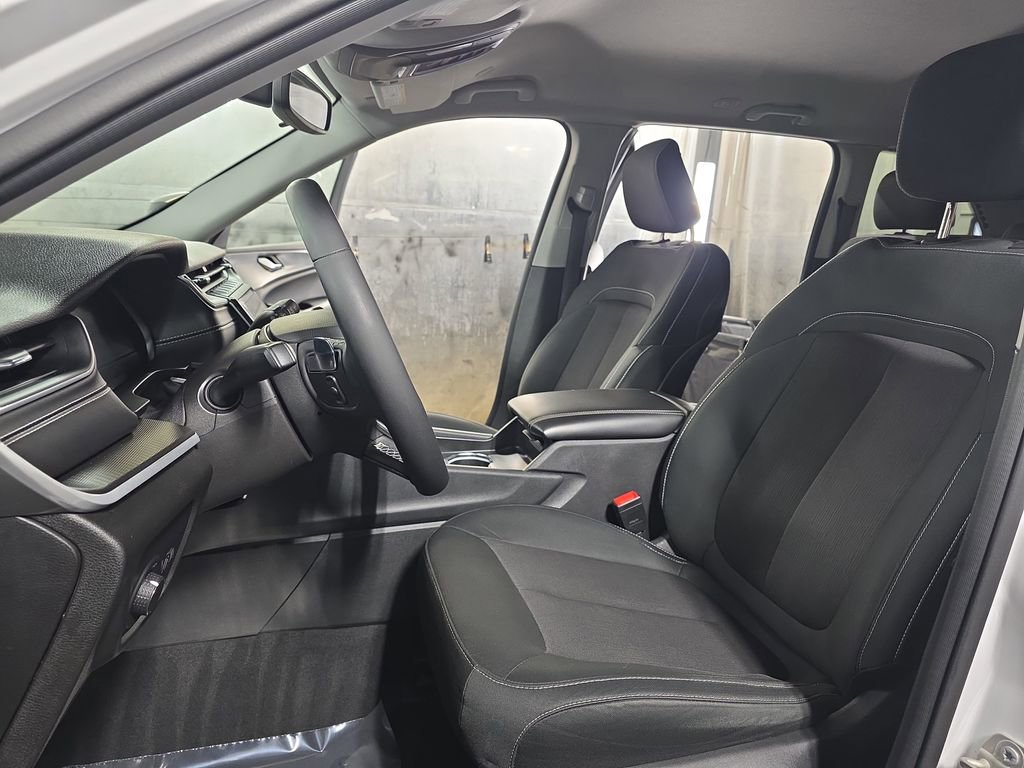 Used 2023 Jeep Grand Cherokee Laredo image 14