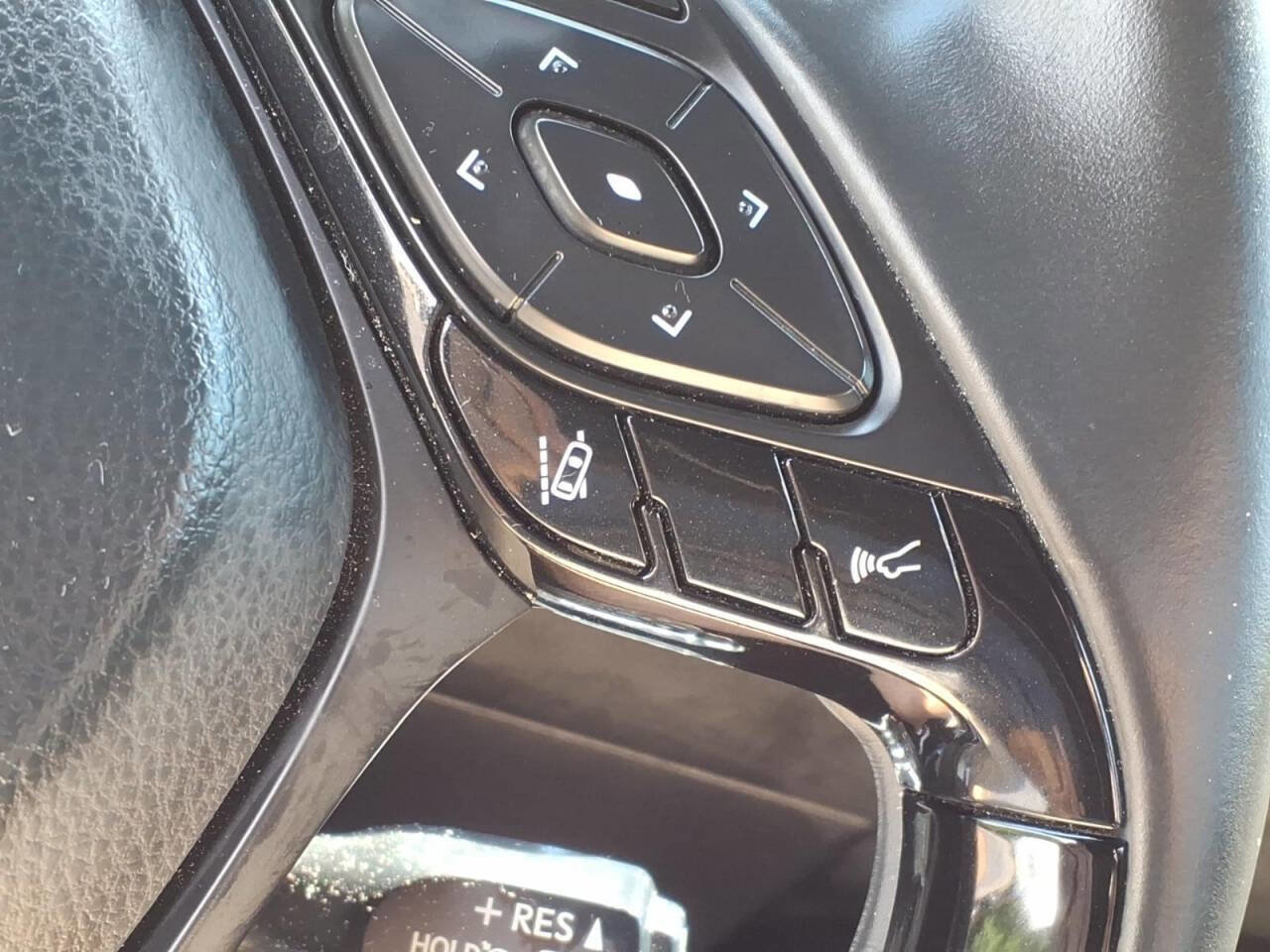 Used 2018 Toyota C-HR XLE FWD image 24