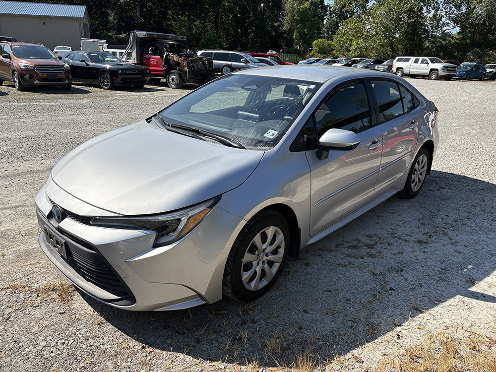 Used 2023 Toyota Corolla LE AWD/4WD image 1