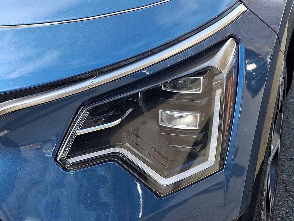 Certified 2024 Kia Niro SX Touring image 9