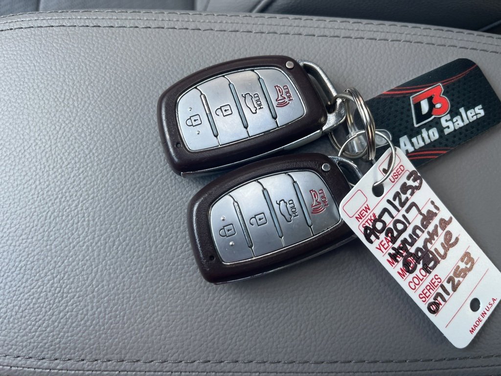 Used 2017 Hyundai Elantra Limited w/ Limited Tech Package 04 image 38