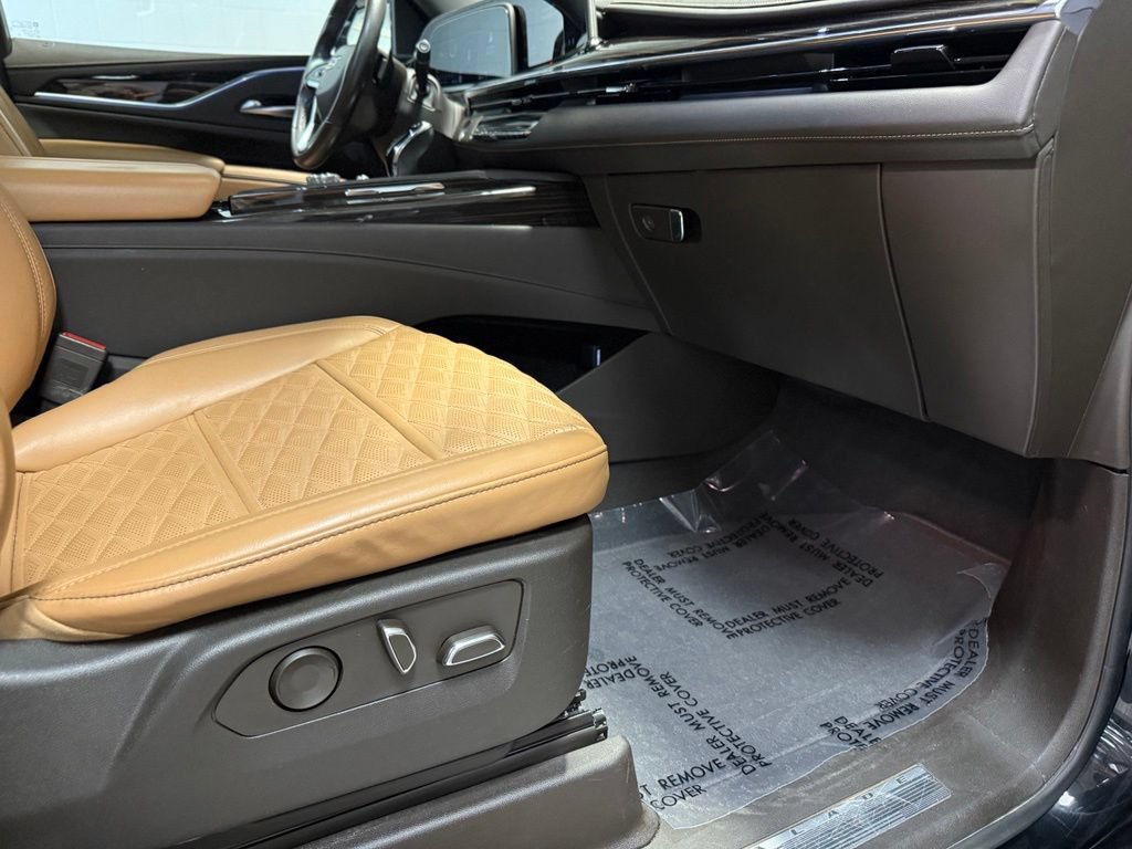 Used 2023 Cadillac Escalade Premium Luxury AWD/4WD image 21