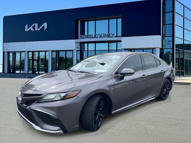 Used 2023 Toyota Camry XSE FWD image 3