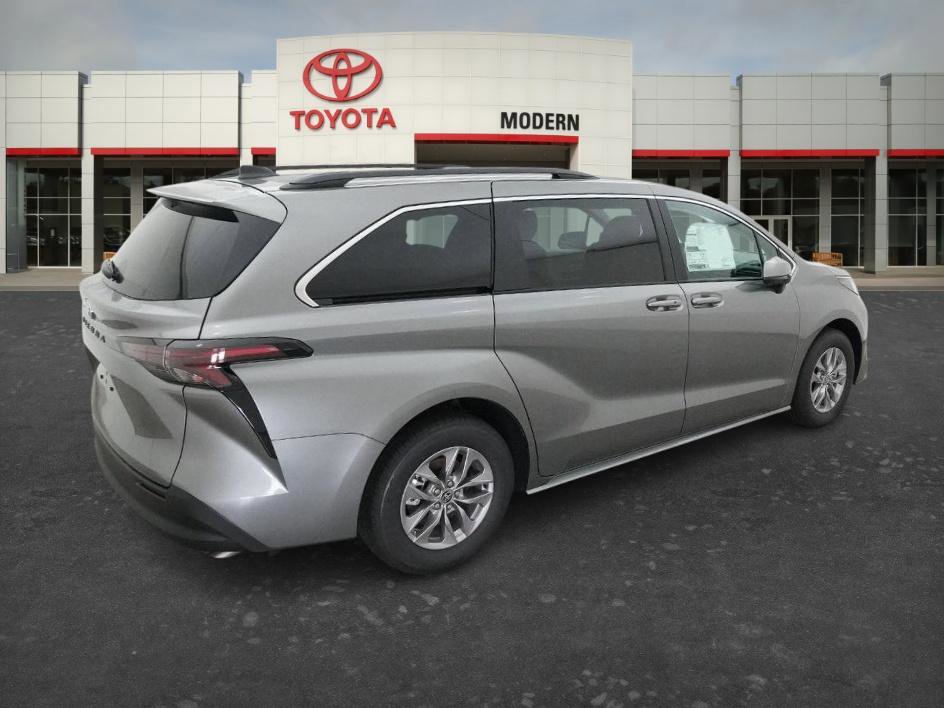 New 2026 Toyota Sienna LE FWD image 5