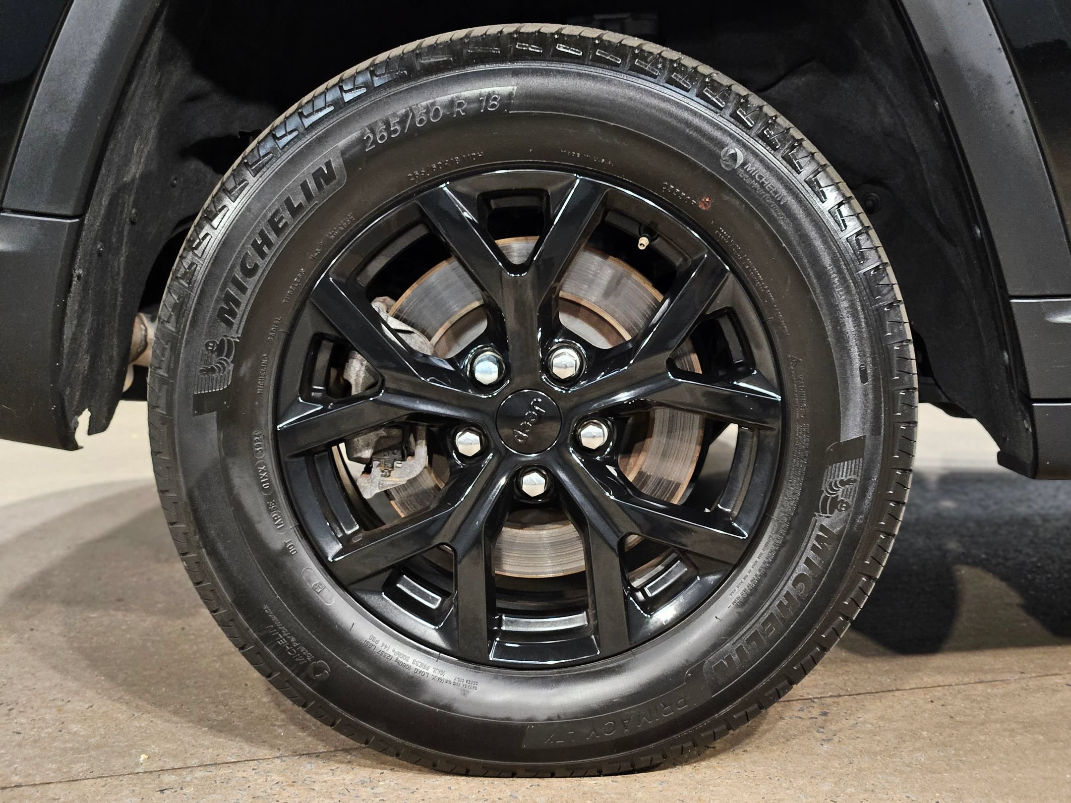 Used 2025 Jeep Grand Cherokee L Laredo RWD image 17