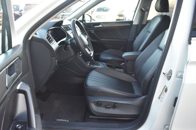 Used 2023 Volkswagen Tiguan SE image 16