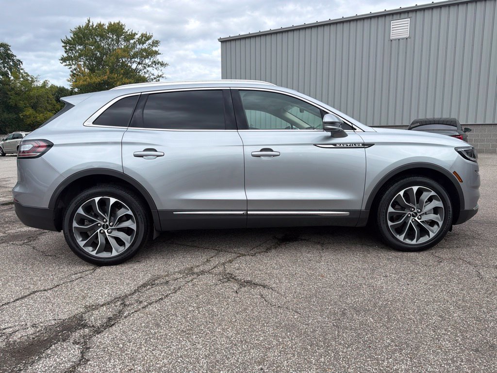 Used 2023 Lincoln Nautilus Reserve AWD/4WD image 6