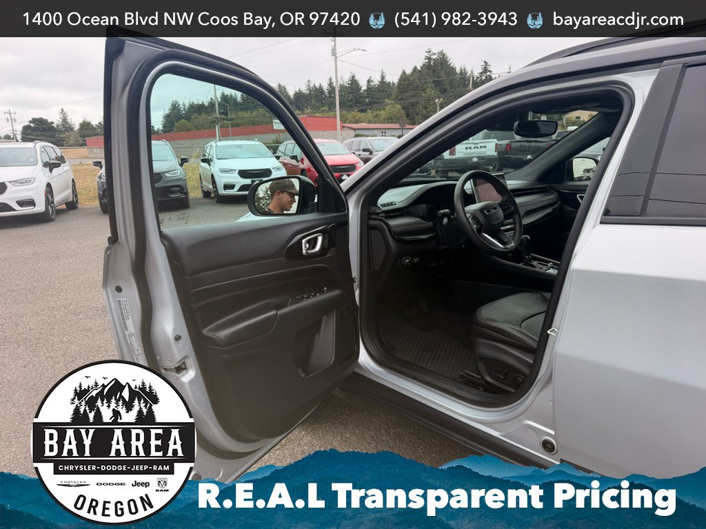 Used 2024 Jeep Compass Trailhawk w/ Trailhawk Elite Group AWD/4WD image 9