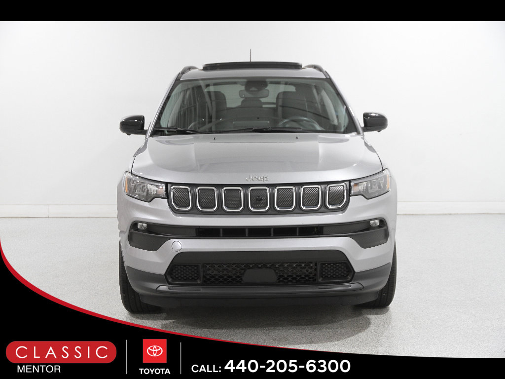 Used 2022 Jeep Compass Latitude w/ Sun and Sound Group AWD/4WD image 2