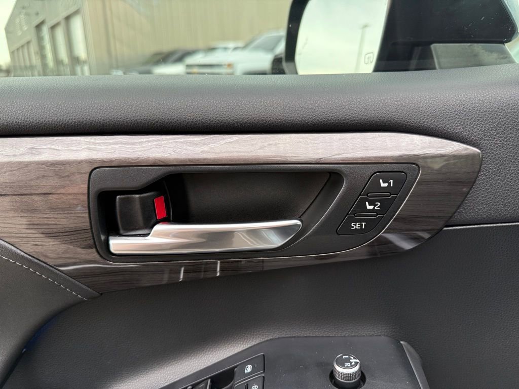 Used 2020 Toyota Highlander Limited image 10