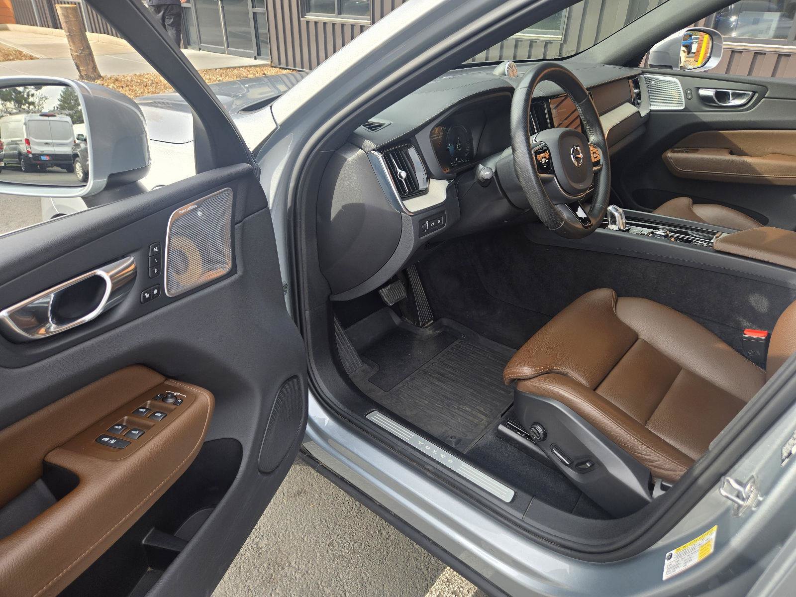 Used 2018 Volvo XC60 T8 Inscription w/ Advanced Package AWD/4WD image 9