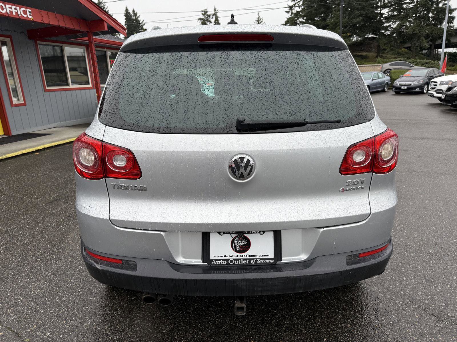 Used 2011 Volkswagen Tiguan SE image 9