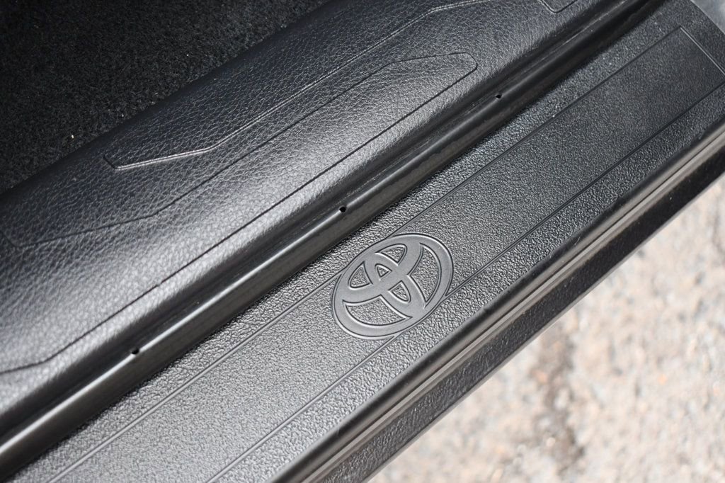 Used 2017 Toyota Tacoma TRD Sport image 38