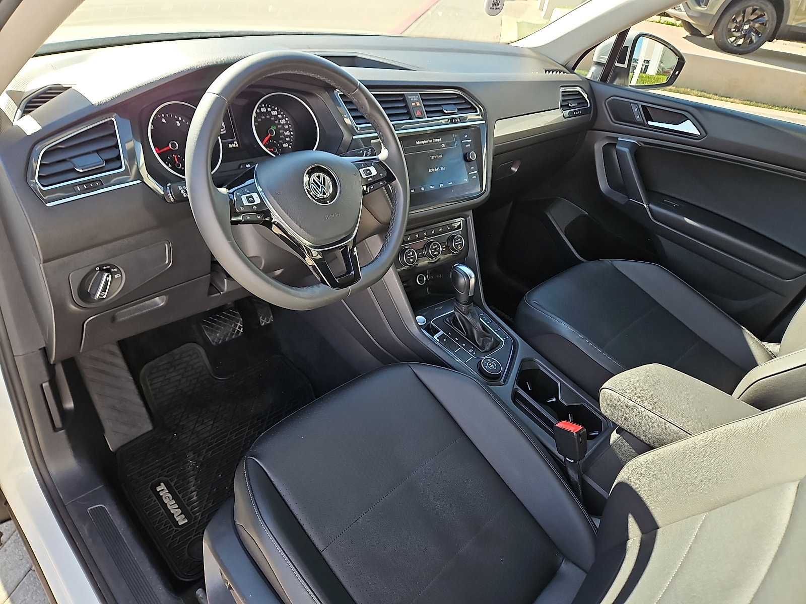 Used 2020 Volkswagen Tiguan SE w/ Panoramic Sunroof Package image 11