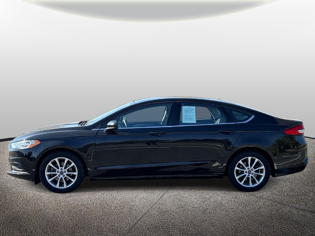 Used 2017 Ford Fusion SE FWD image 3