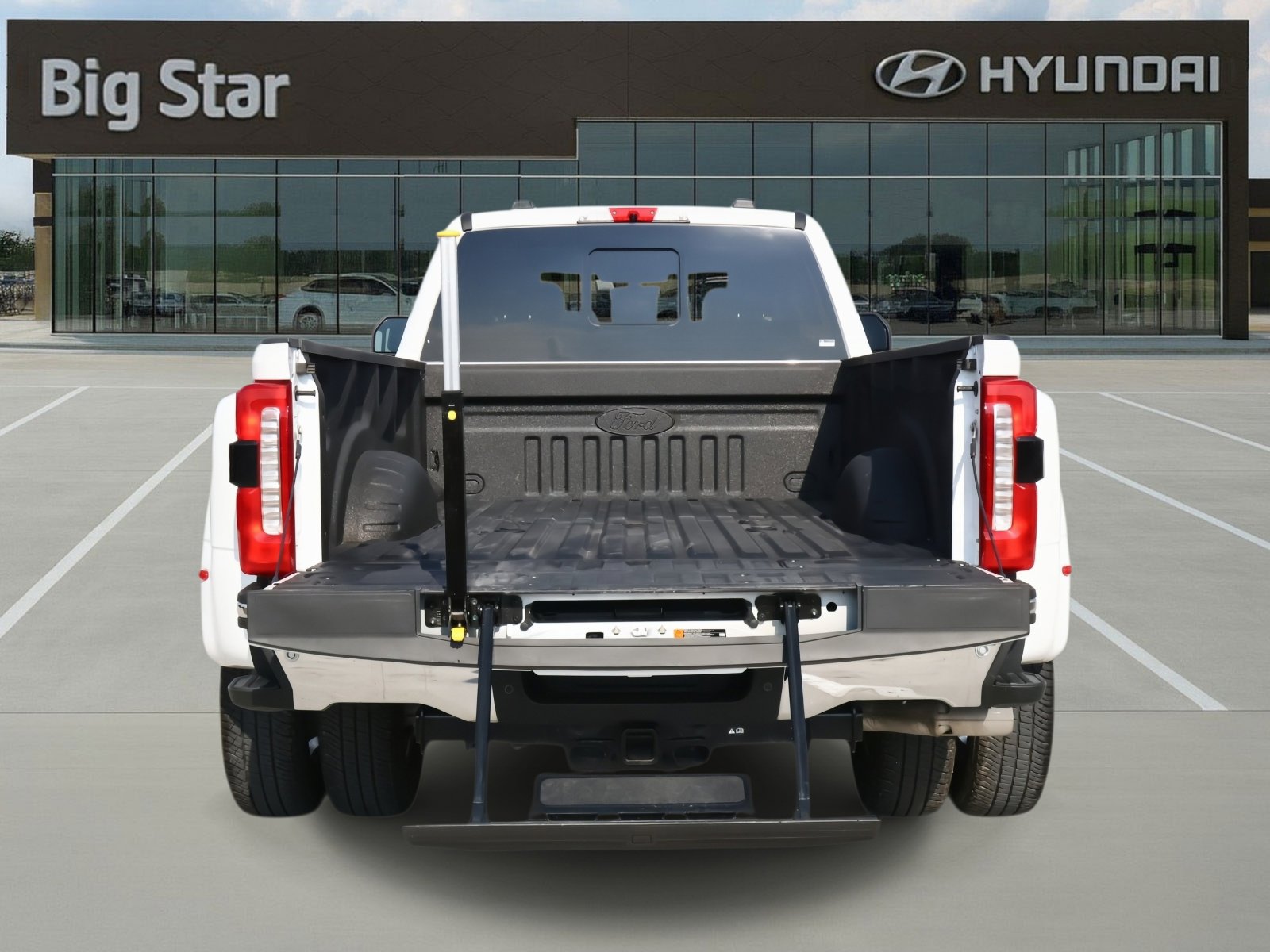 Used 2024 Ford F350 Lariat w/ Lariat Ultimate Package image 8