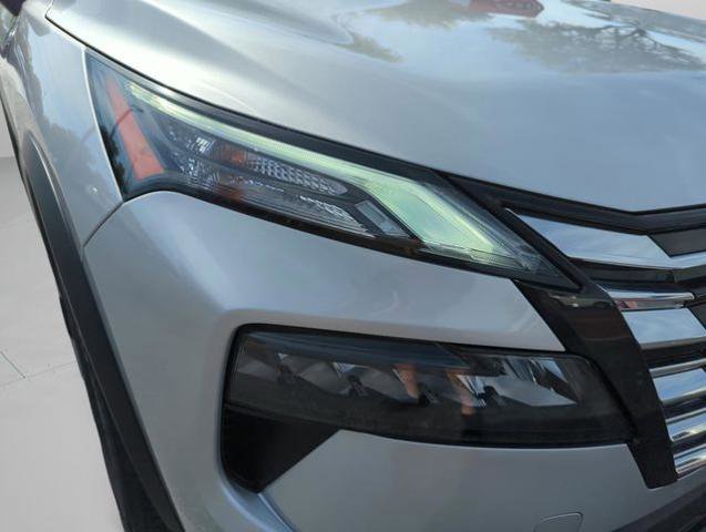 Certified 2025 Nissan Rogue SV w/ SV Premium Package AWD/4WD image 18