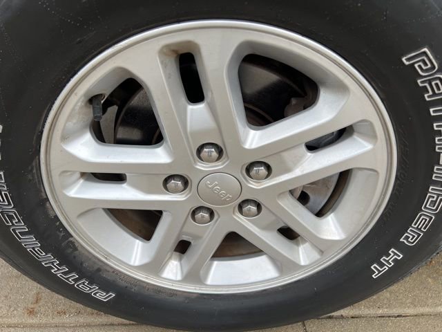 Certified 2023 Jeep Grand Cherokee Laredo w/ Luxury Tech Group I image 9