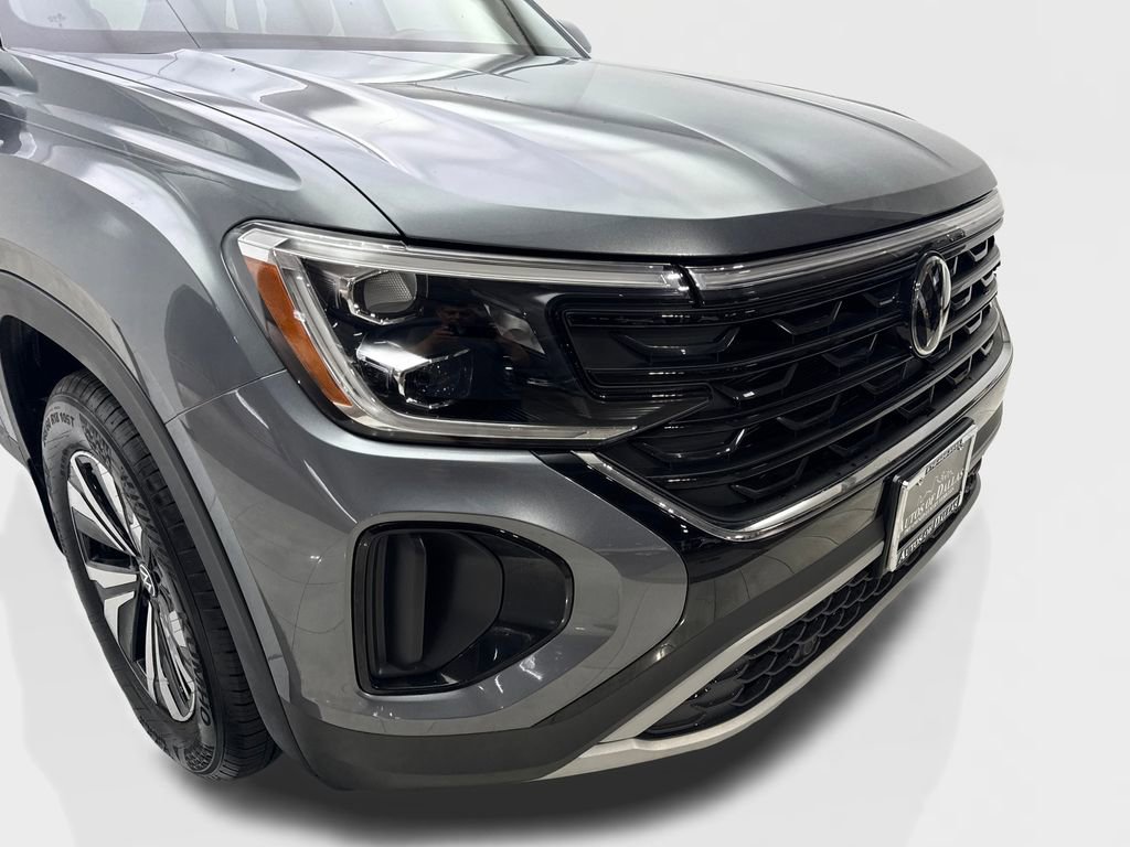 Used 2025 Volkswagen Atlas Cross Sport SE image 17