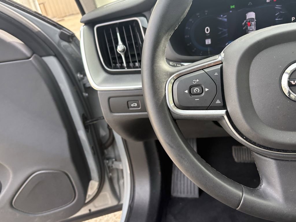 Used 2024 Volvo XC60 B5 Core image 16