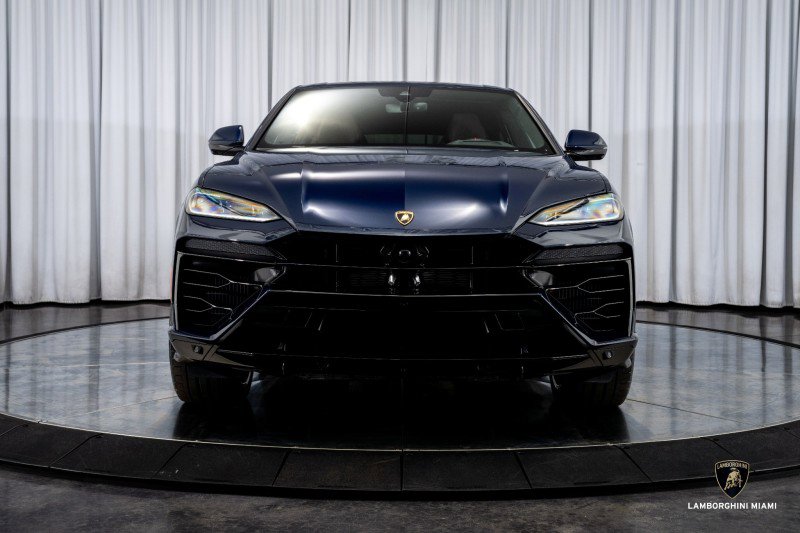 Used 2025 Lamborghini Urus SE image 2