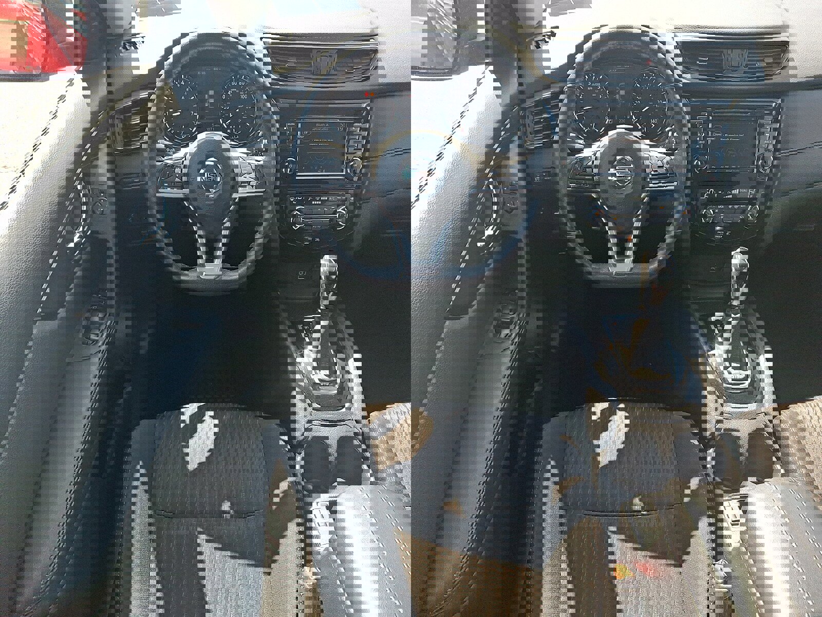 Used 2018 Nissan Rogue SV image 11