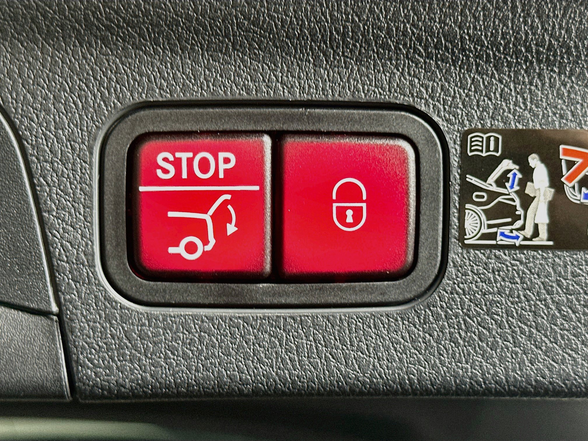 Used 2025 Mercedes-Benz GLE 350 4MATIC image 29