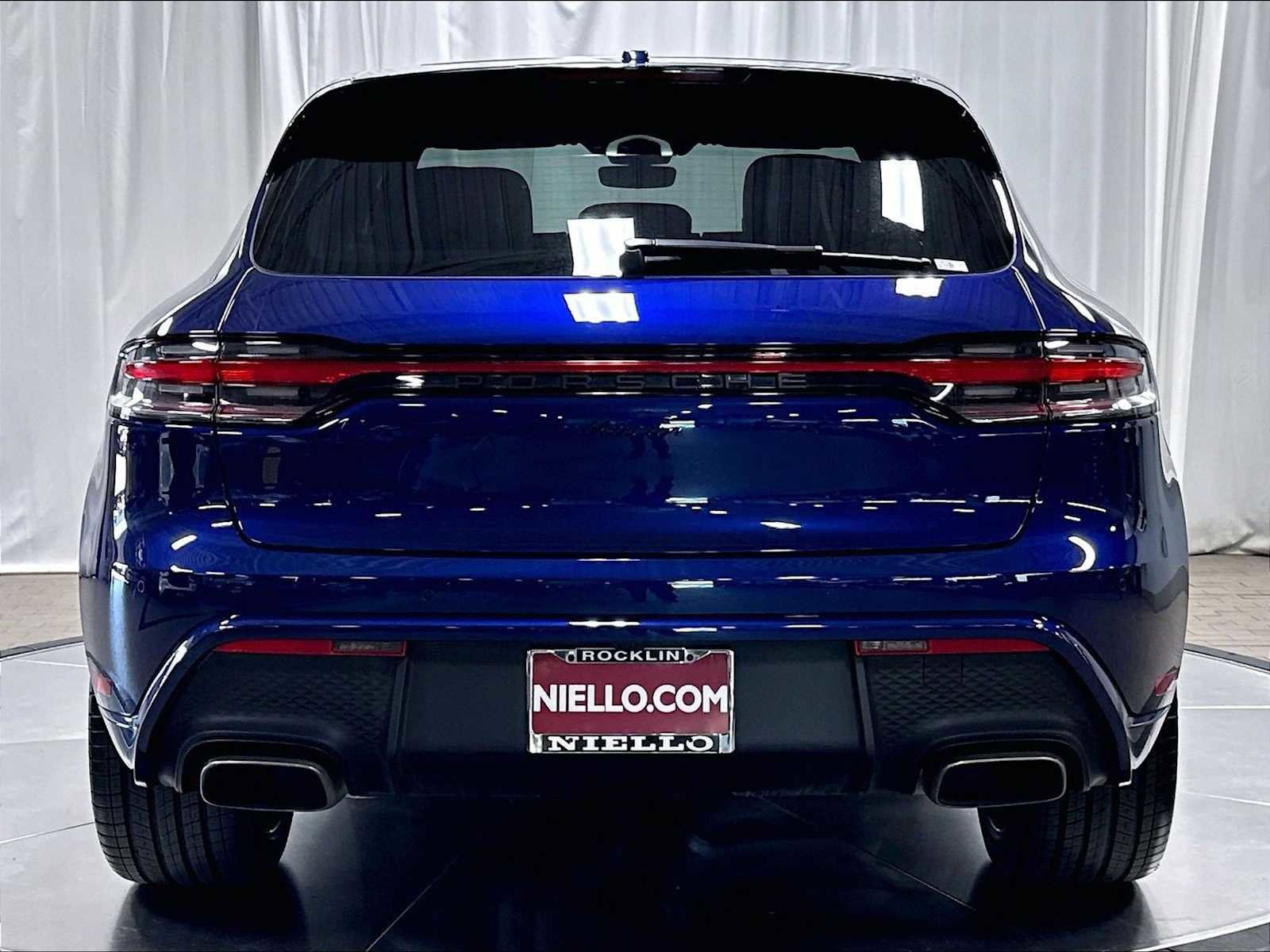 Used 2026 Porsche Macan AWD/4WD image 8