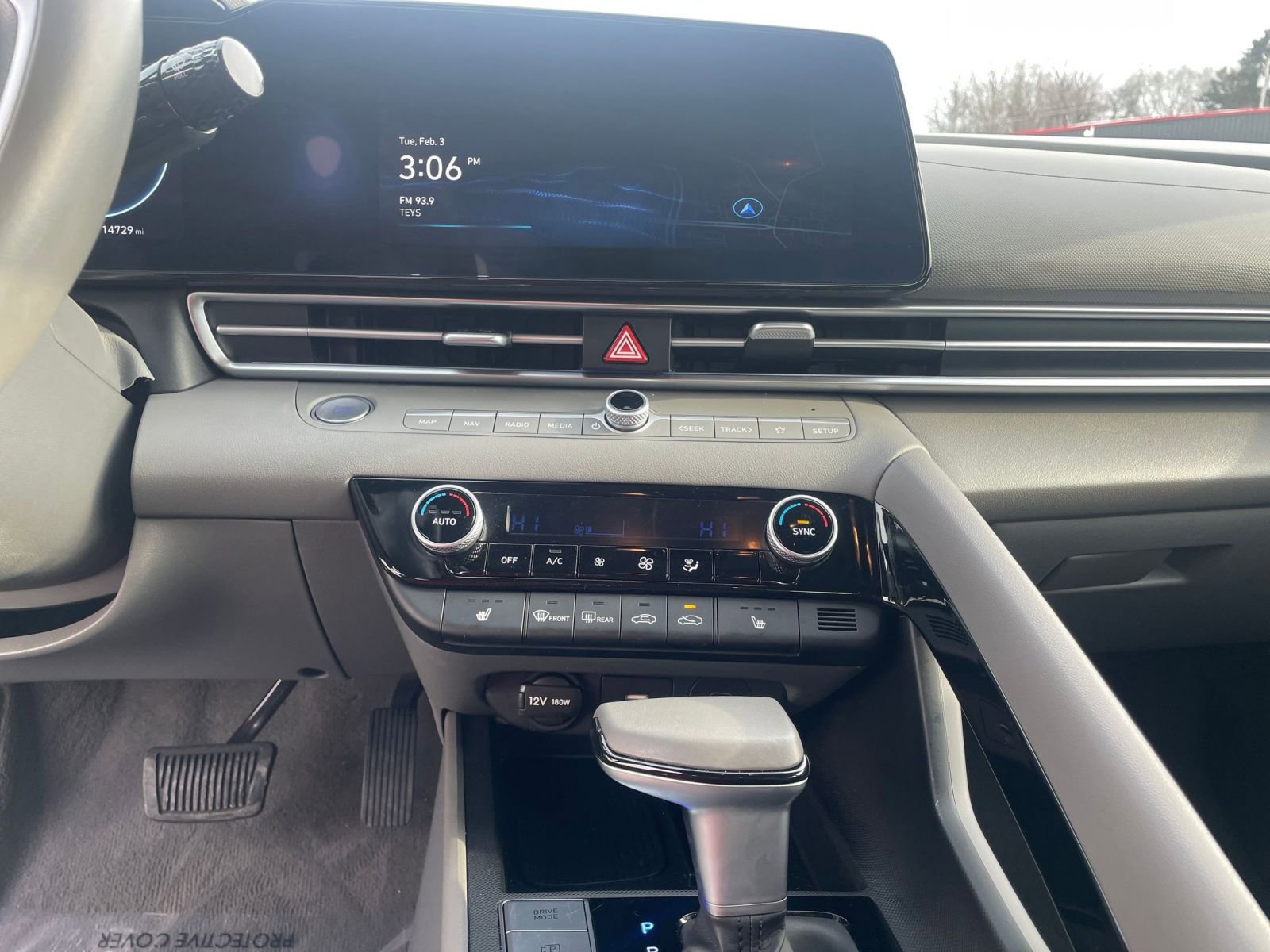 Used 2025 Hyundai Elantra SEL image 17