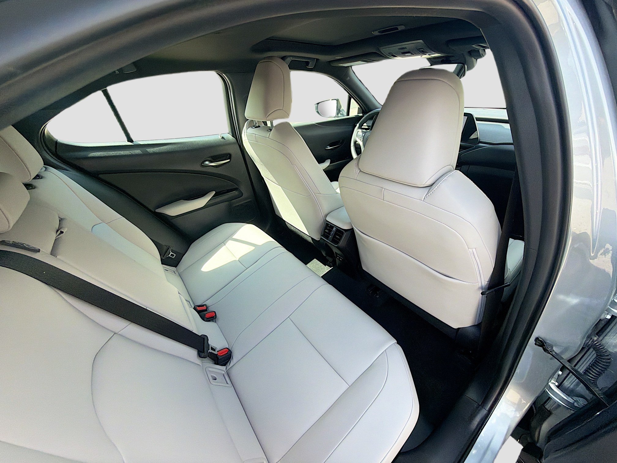 Used 2025 Lexus UX 300h FWD image 27