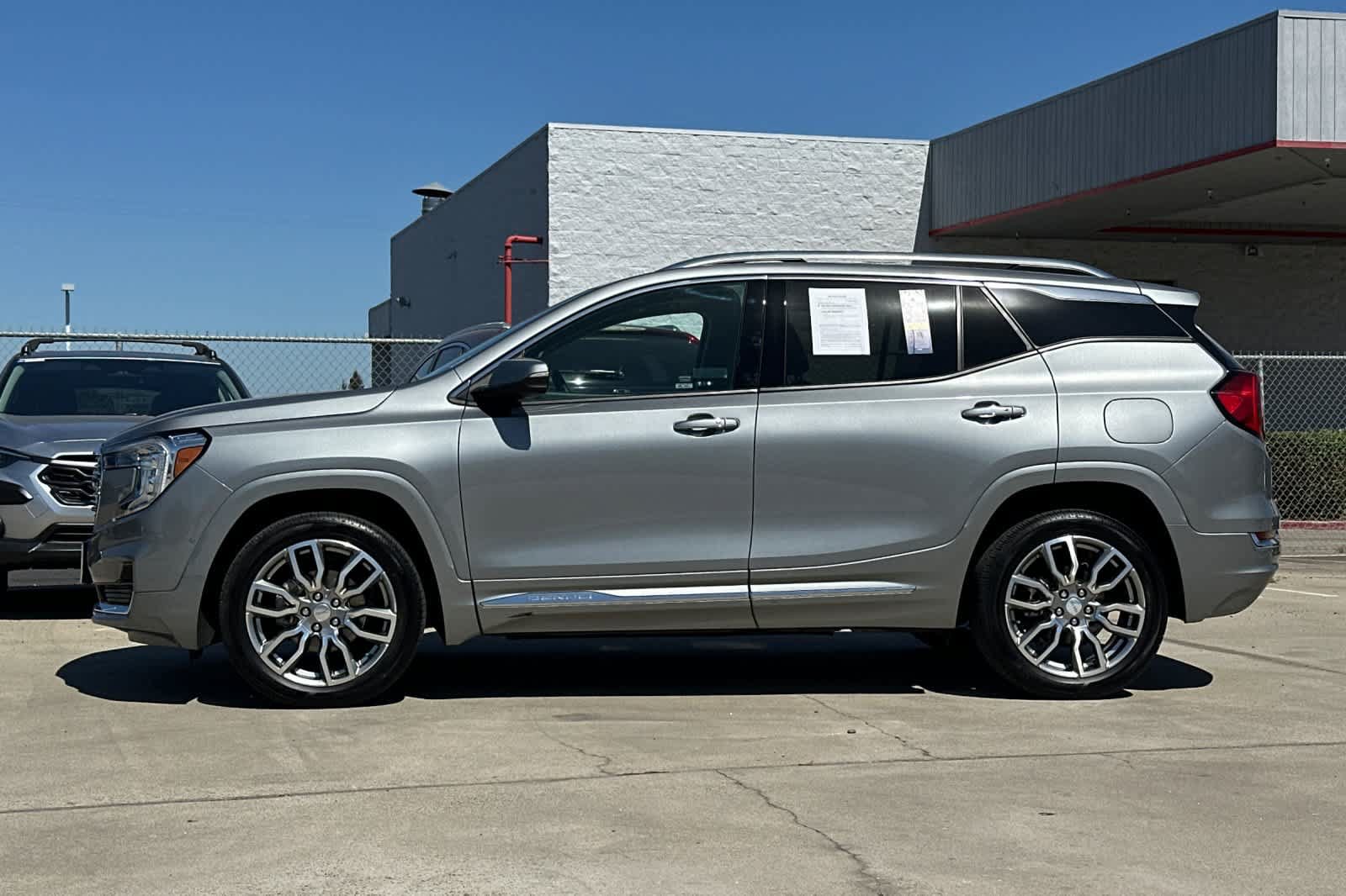 Used 2024 GMC Terrain Denali w/ Denali Premium Package AWD/4WD image 6