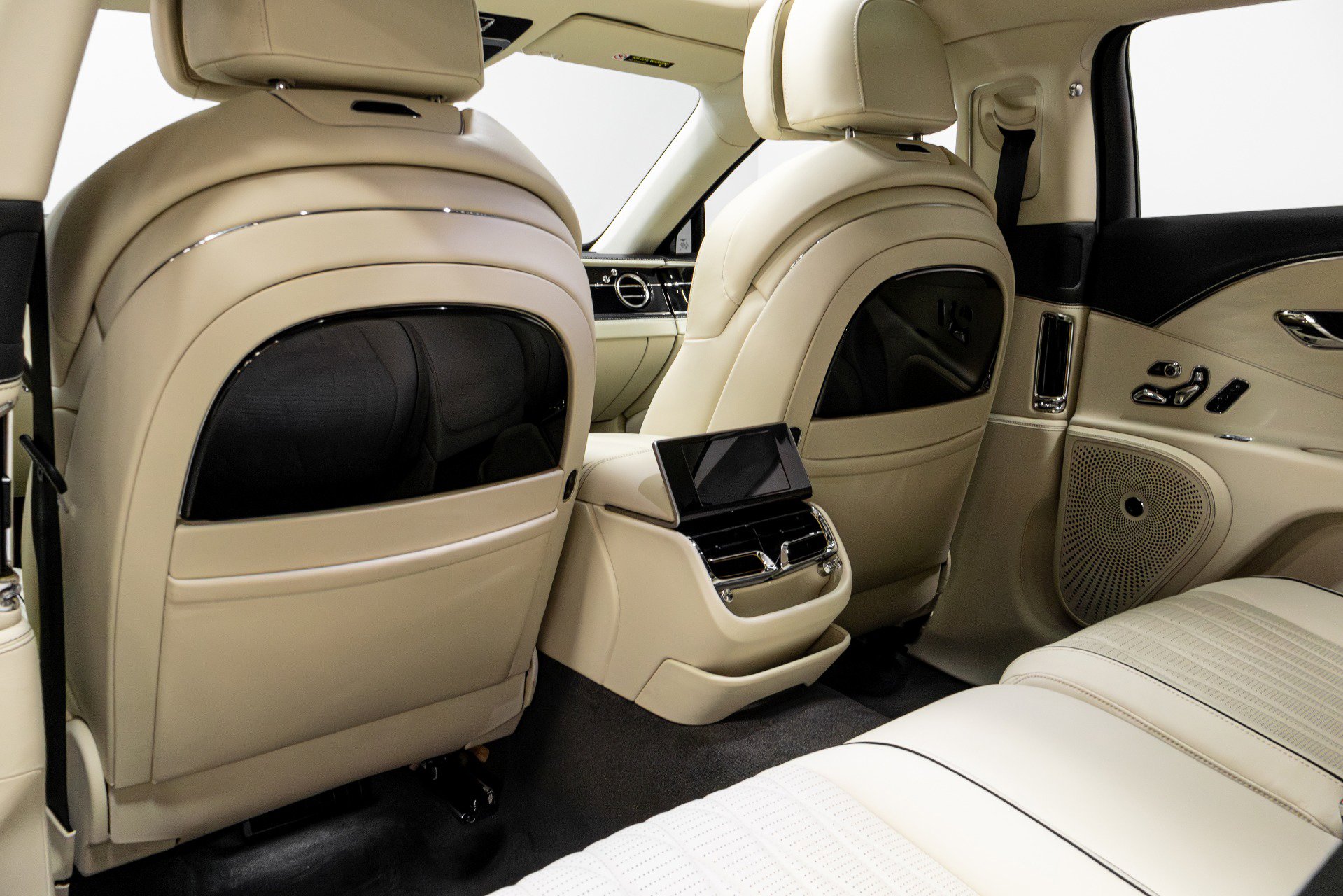 Used 2021 Bentley Flying Spur W12 image 37