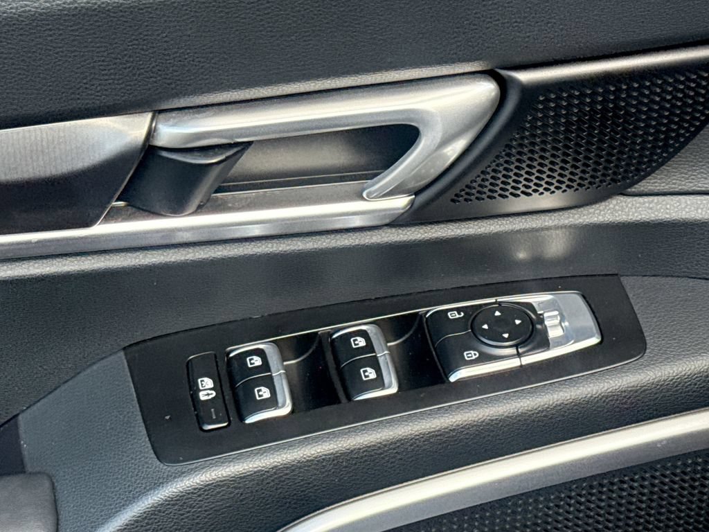 Used 2025 Kia Telluride S AWD/4WD image 15