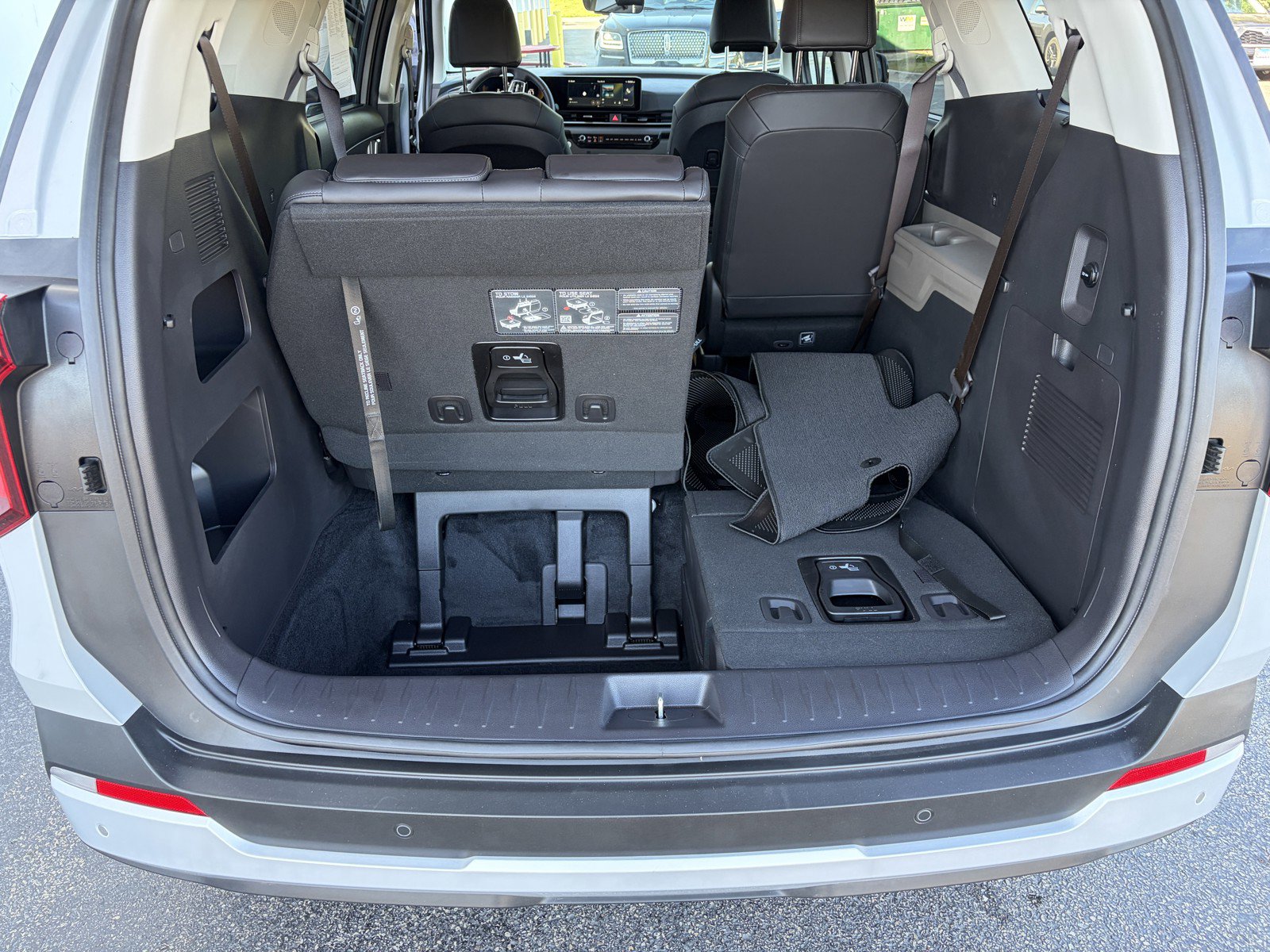 Used 2026 Kia Carnival EX FWD image 28