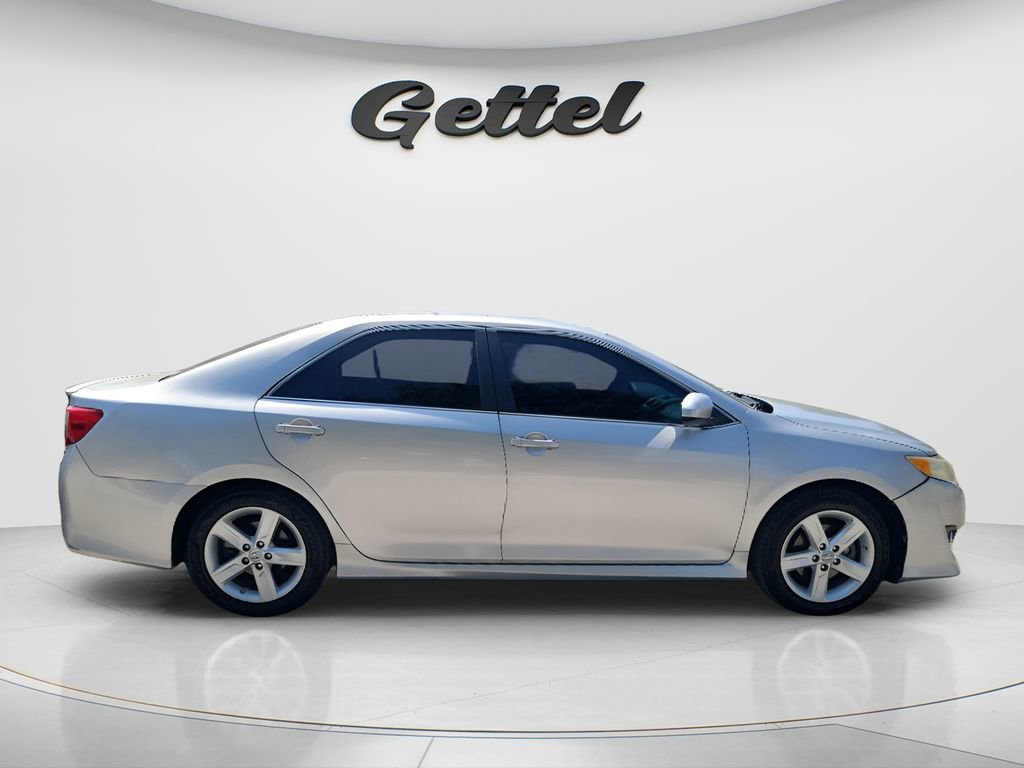 Used 2014 Toyota Camry SE image 3
