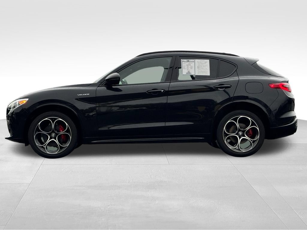 Used 2023 Alfa Romeo Stelvio Veloce AWD/4WD image 4